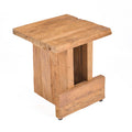 Tabouret bloc Suku en teck recyclé naturel vu de trois quarts sur fond blanc panneau latéral et montants sur traverse basse