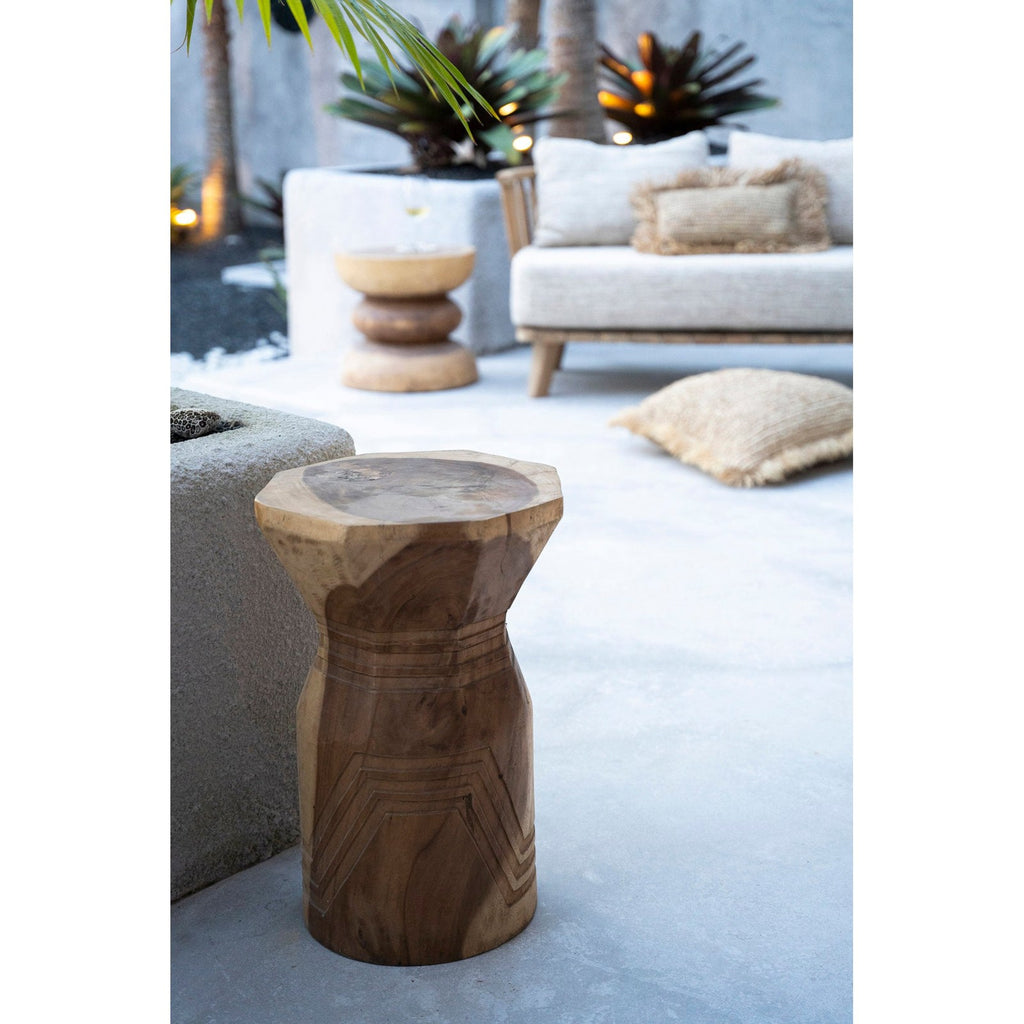 Tabouret Bloom en bois de suar en situation