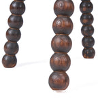 Détail du bas des pieds en chapelet de boules du tabouret Dango
