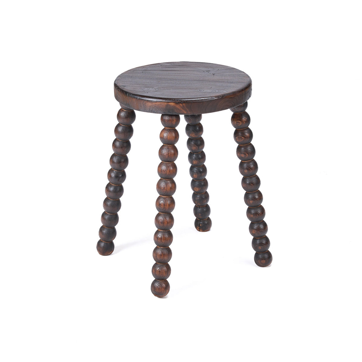 Tabouret Dango vu de trois quarts avec ses quatre pieds en boules légèrement écartés