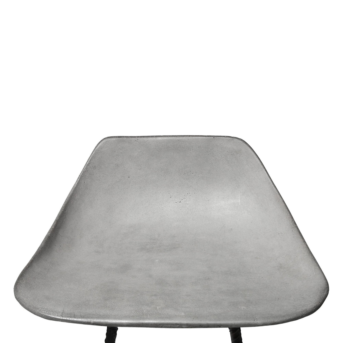 Assise lisse en béton du tabouret de bar Hauteville vue de dessus