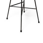Piètement du tabouret de bar Hauteville en fer à béton strié avec ses entretoises et ses embouts noirs