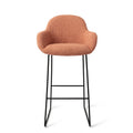 Tabouret Kushi terracotta hauteur bar sur piètement luge noir vue de face coque arrondie et accoudoirs