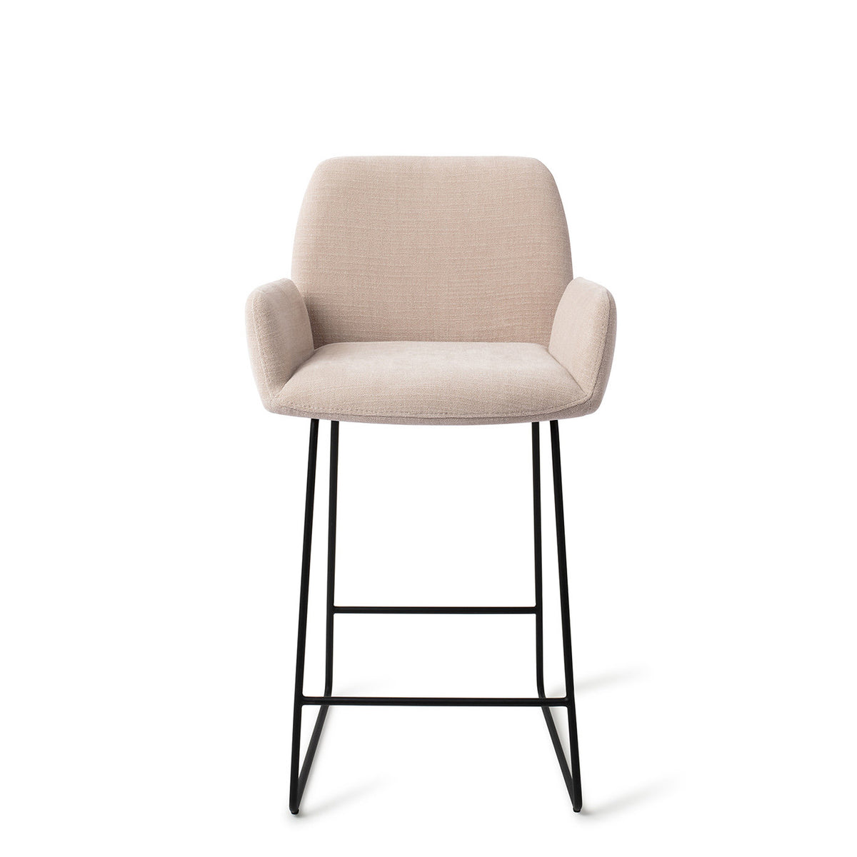 Tabouret Misaki sable hauteur comptoir sur piètement luge noir vue de face avec ses accoudoirs et son assise garnie