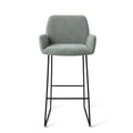 Tabouret Misaki vert sauge hauteur bar sur piètement luge noir vue de face avec ses accoudoirs et son assise garnie