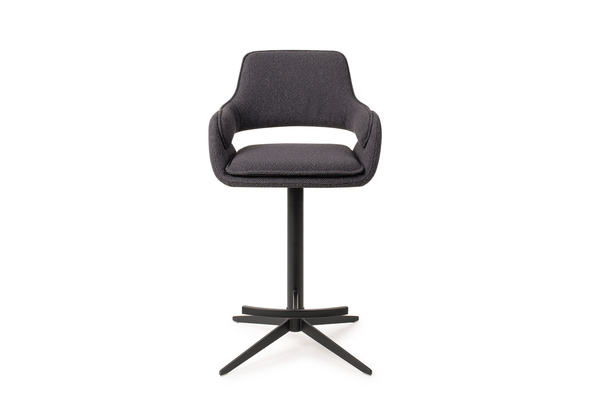 Tabouret Oketo anthracite hauteur comptoir sur pied central noir vue de face avec ses accoudoirs et l'ouverture du dossier
