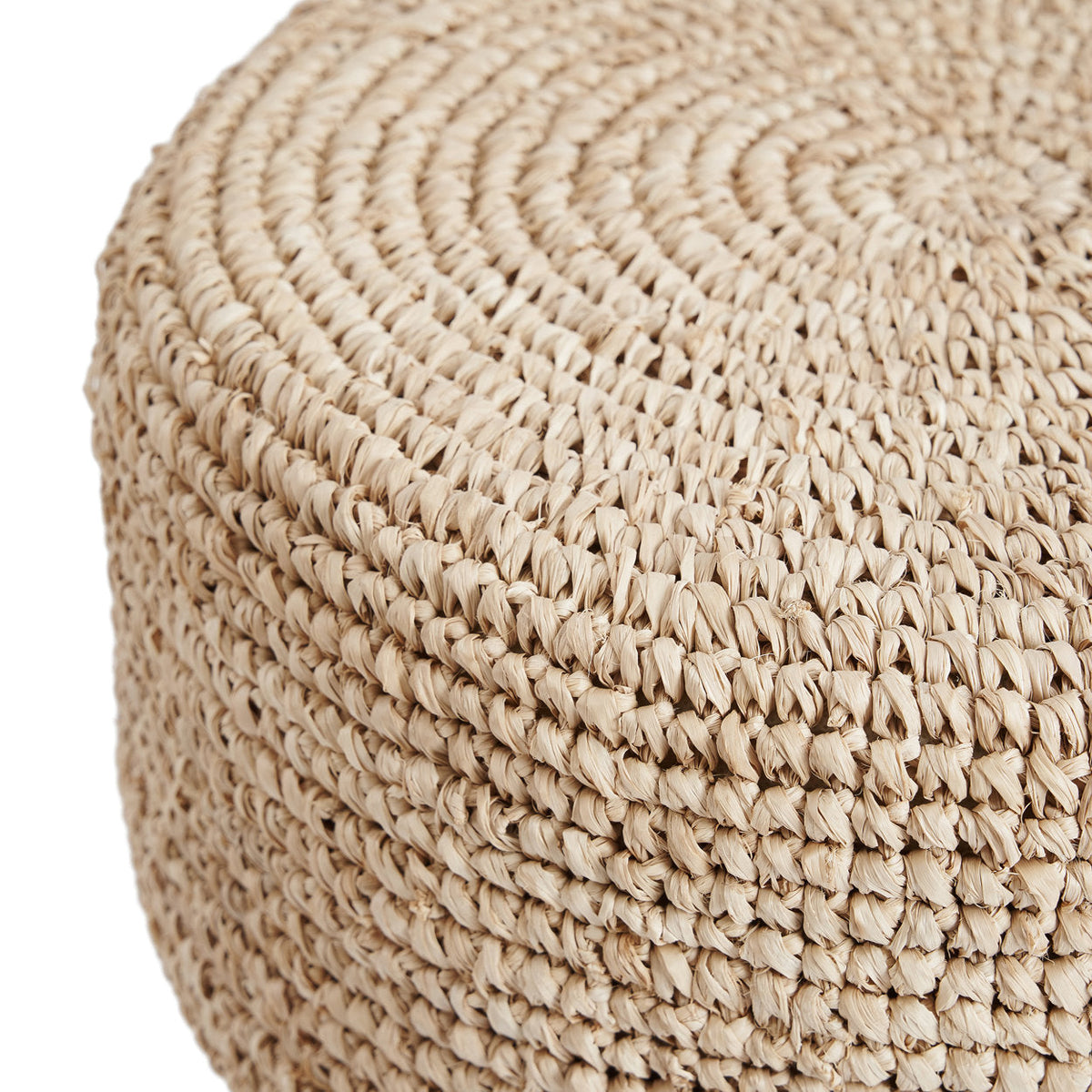 Détail de l'assise en raphia tressé en rangs concentriques du tabouret Raffia