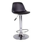 Tabouret de bar Trondheim noir à coque enveloppante coussin en simili cuir et colonne chromée vu de trois quarts
