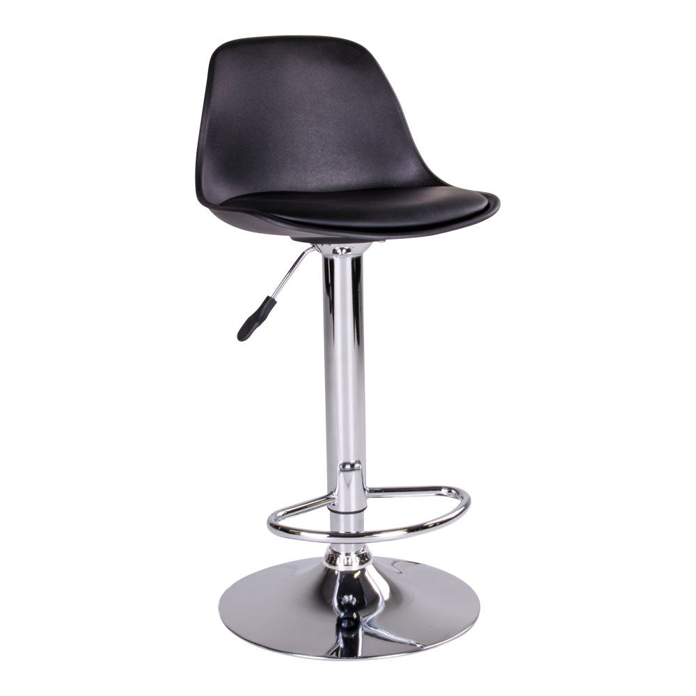 Tabouret de bar Trondheim noir à coque enveloppante coussin en simili cuir et colonne chromée vu de trois quarts