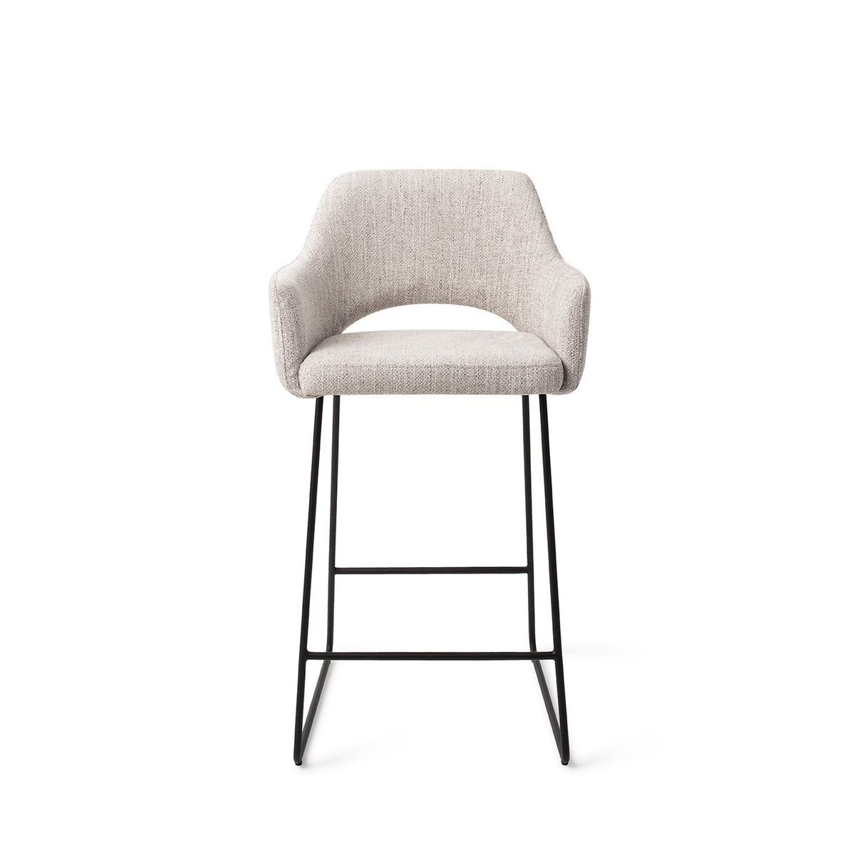 Tabouret Yanai gris perle hauteur comptoir sur piètement luge noir vue de face avec ses accoudoirs et l'échancrure du dossier