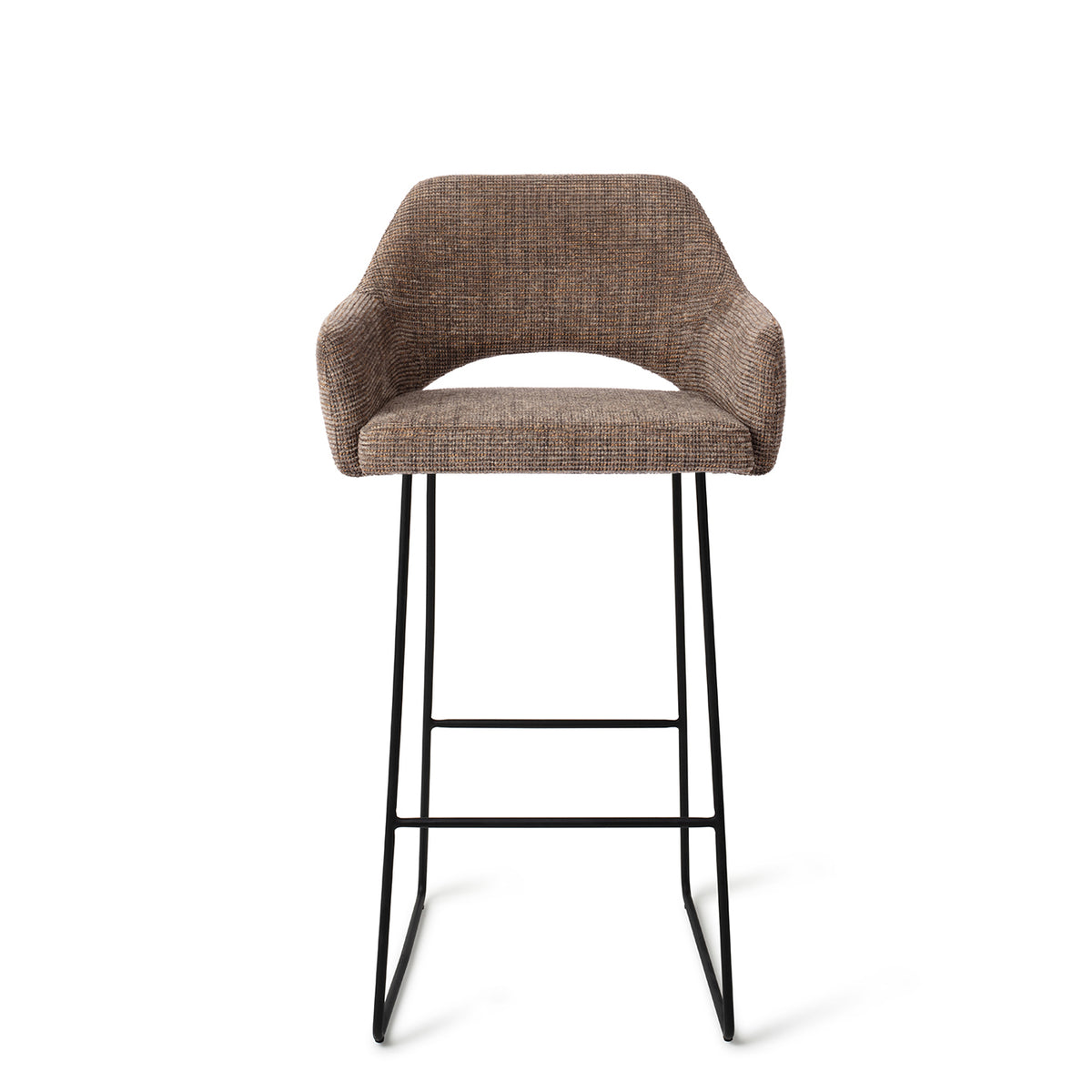 Tabouret Yanai marron chiné hauteur bar sur piètement luge noir vue de face avec ses accoudoirs et l'échancrure du dossier