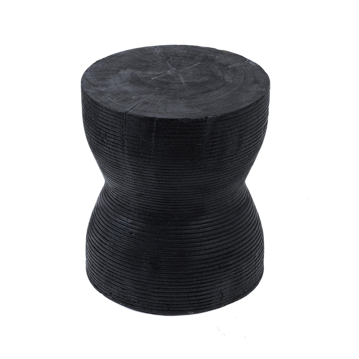 Tabouret diabolo Kotoran en bois de suar noir vu de trois quarts avec les cernes du bois sur l'assise