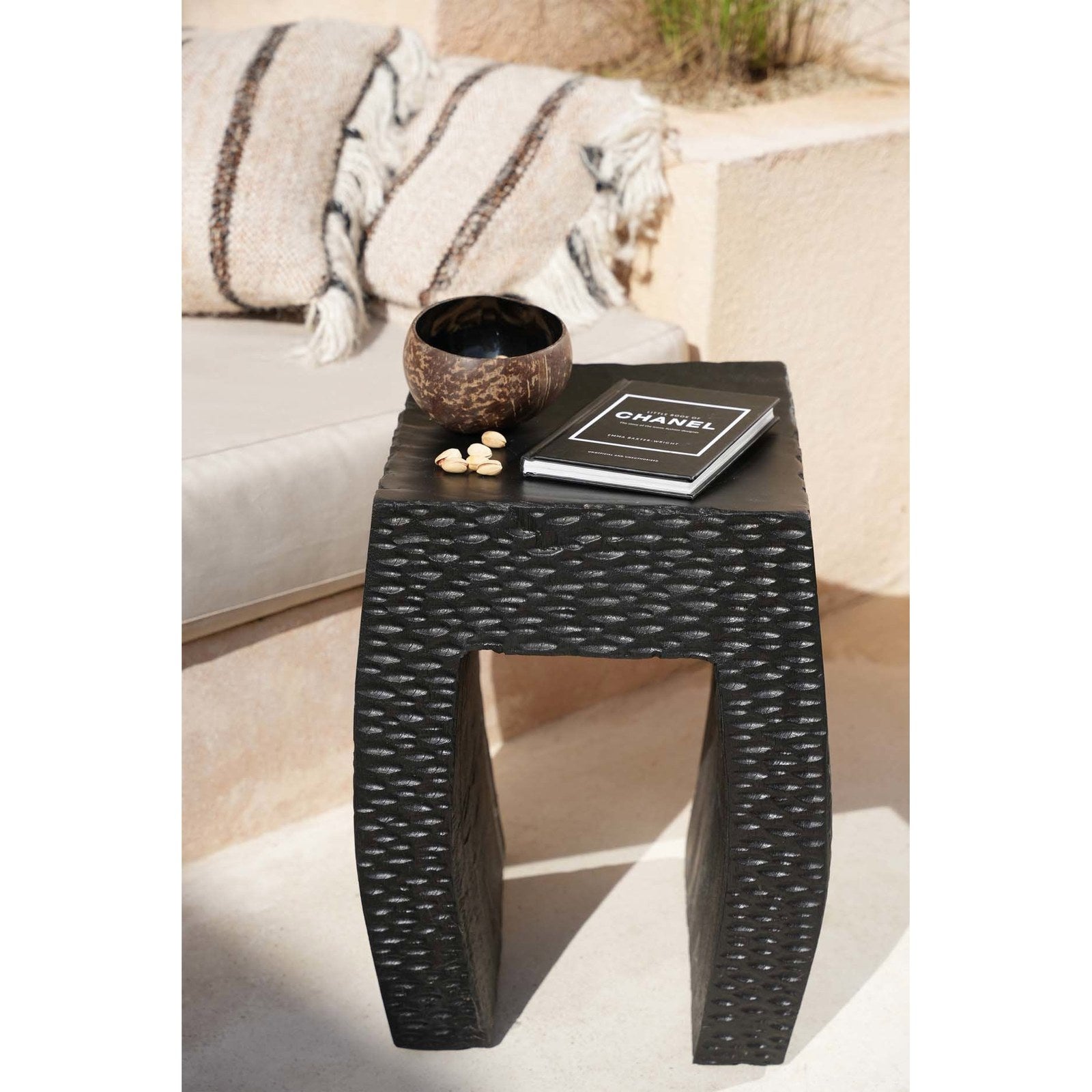 Tabouret Montano en bois de suar noir, vue 4