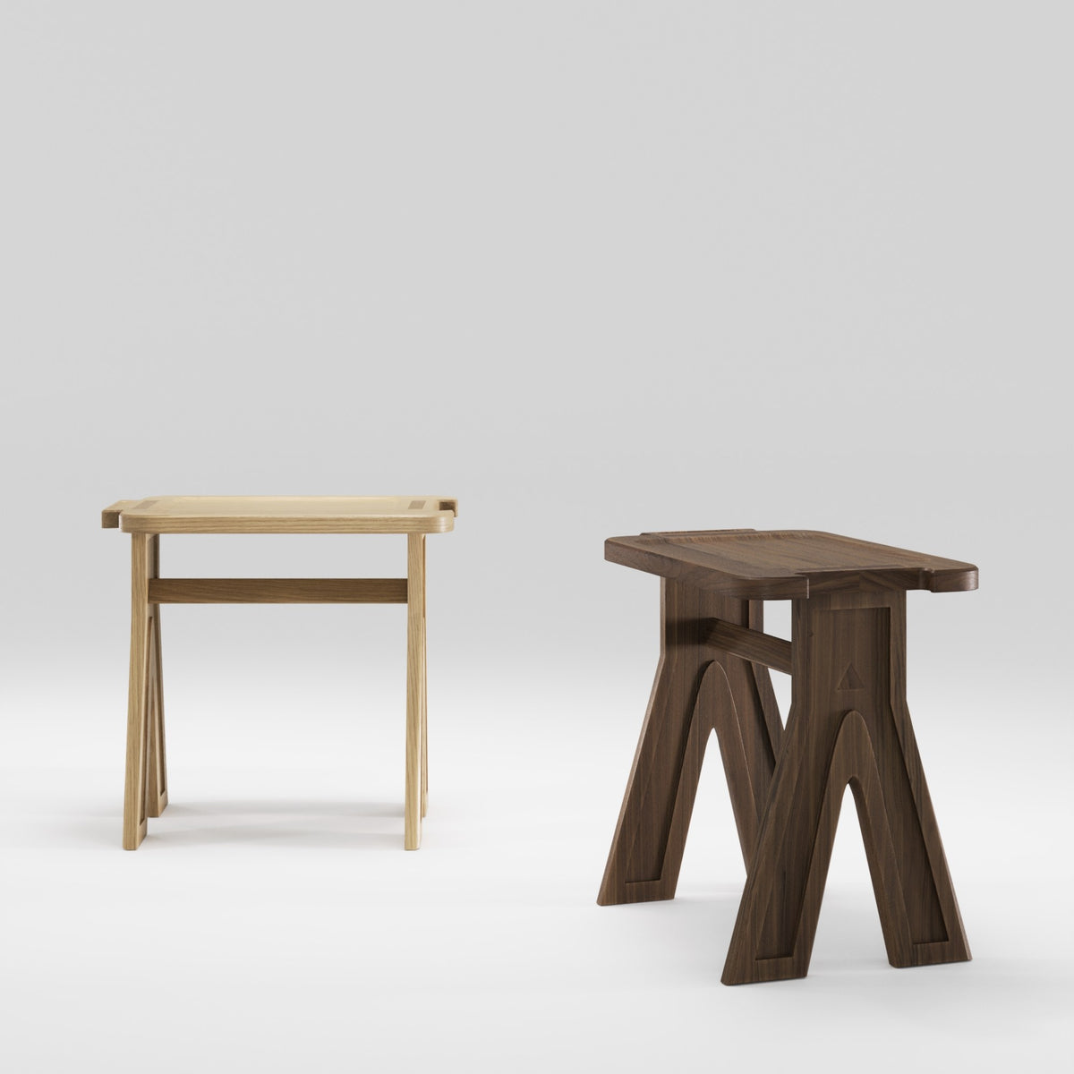 Tabourets Multibanqueta en chêne et en noyer, côte à côte