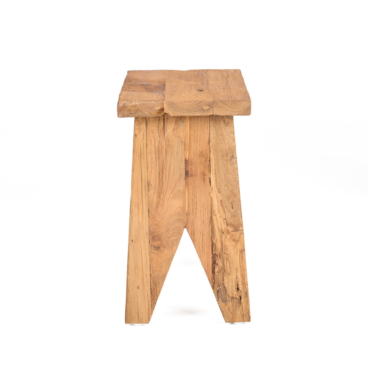 Tabouret Siku en teck recyclé vu de profil sur fond blanc pied large entaillé en V