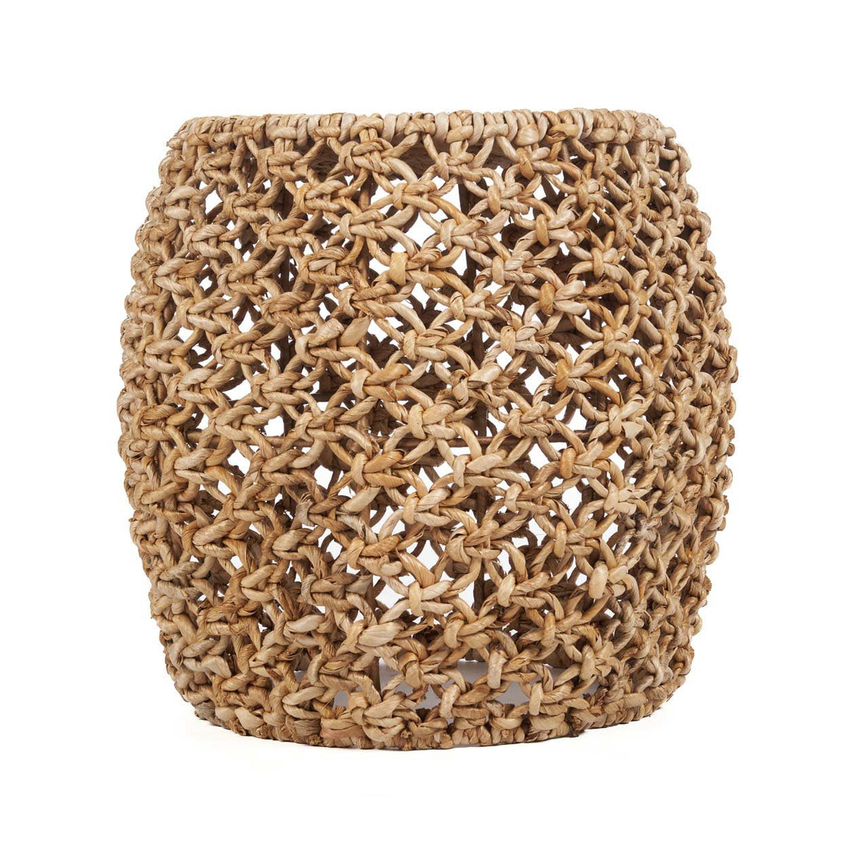 Tabouret Dannih en feuille de bananier naturelle vu de face sur fond blanc silhouette de tonneau