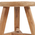 Détail des pieds en teck du tabouret Noguchi sous l'assise ronde avec leurs chevilles d'assemblage