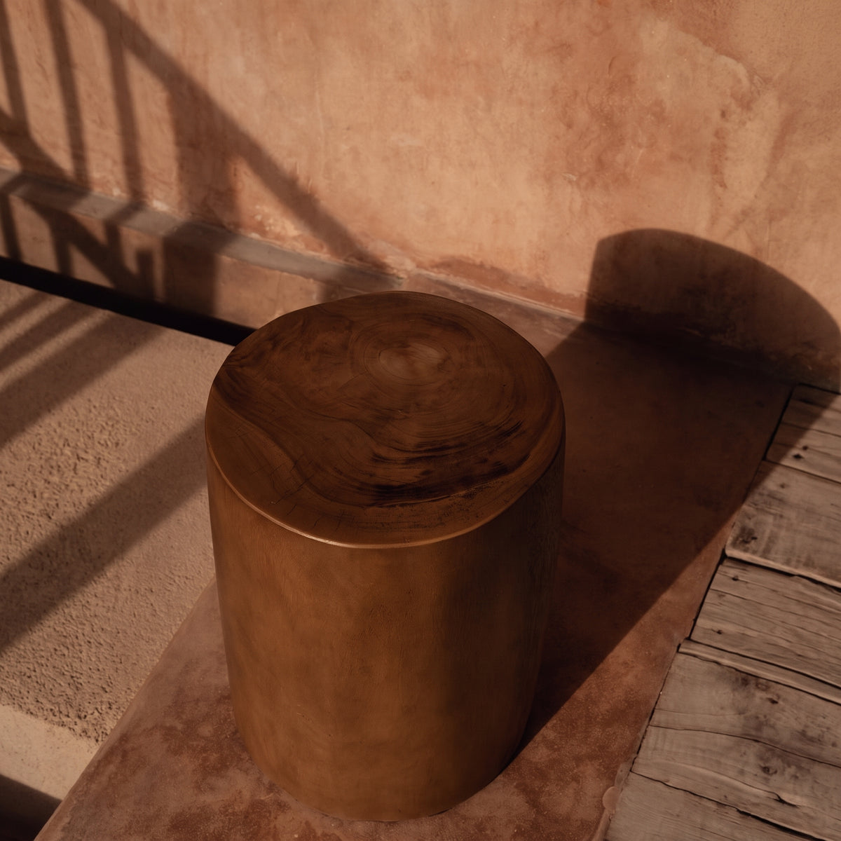 Tabouret tronc d'arbre Tribe en suar massif 40 cm