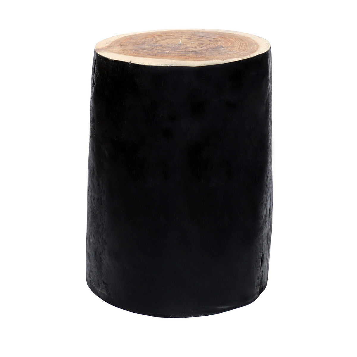 Tabouret Tribe bois noir vu de trois quarts avec ses flancs noir mat et son dessus en bois brut