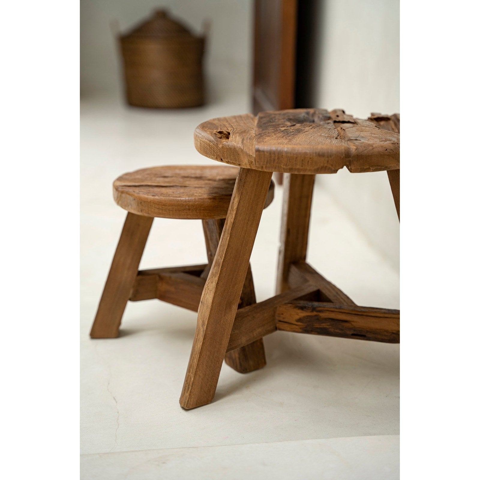 Tabouret Yatai en teck recyclé modèle moyen, vue 5