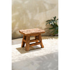 Tabouret Yoke en teck recyclé petit modèle en situation
