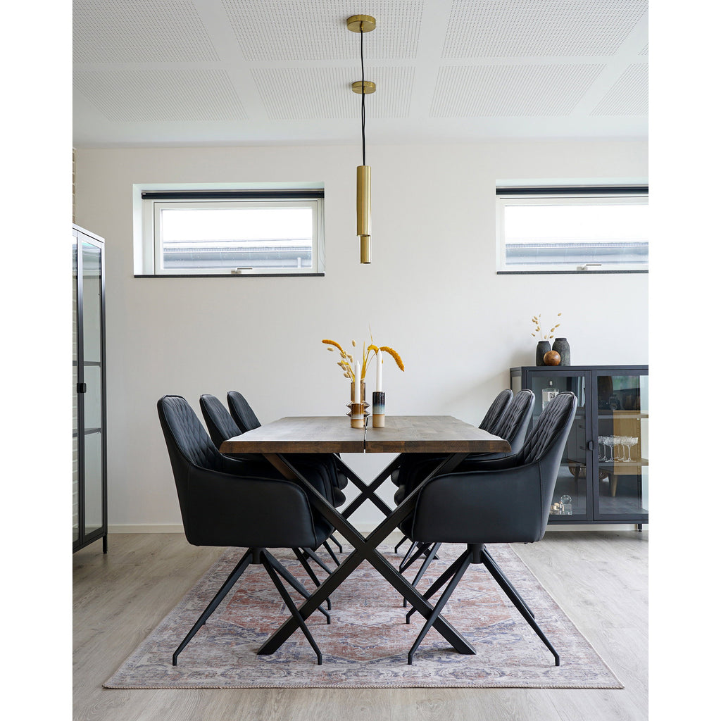 Tapis Havana orange bleu ambiance salle à manger table bois chaises cuir noir