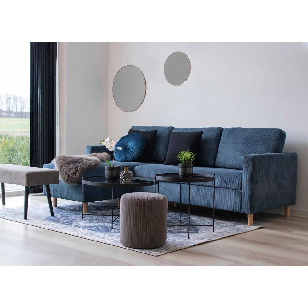 Tapis Havana bleu marine salon canapé velours bleu table basse noire miroirs