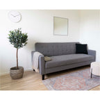 Tapis Havana orange bleu ambiance salon canapé gris pouf bouclette parquet