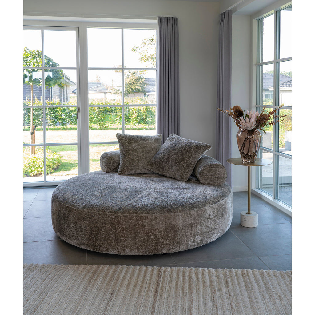 Tapis Mango ivoire salon chauffeuse ronde taupe fenêtre panoramique
