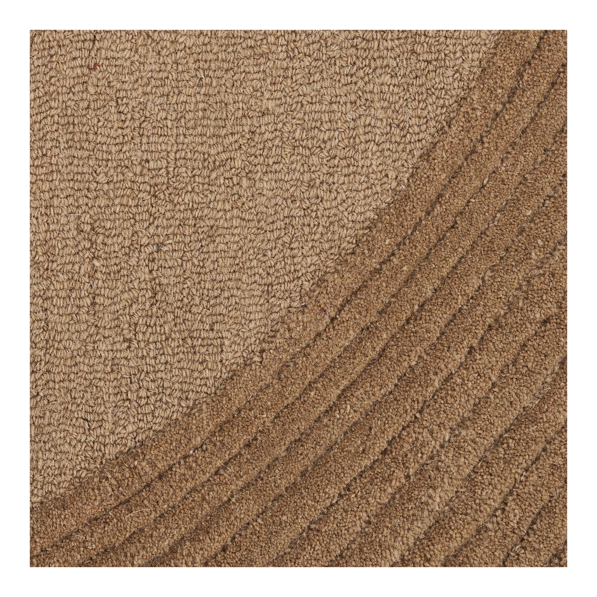 Tapis Pune laine 100% brun gros plan texture touffetée relief diagonal