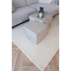 Tapis Pune ivoire salon canapé bouclette tables gigognes effet marbre
