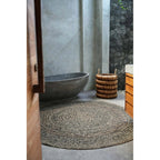 Tapis rond en jonc de mer brun noir 200 cm de diamètre en situation