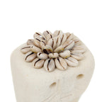 Tête Sumba à couronne de cauris en grès blanc 11 cm, vue 5