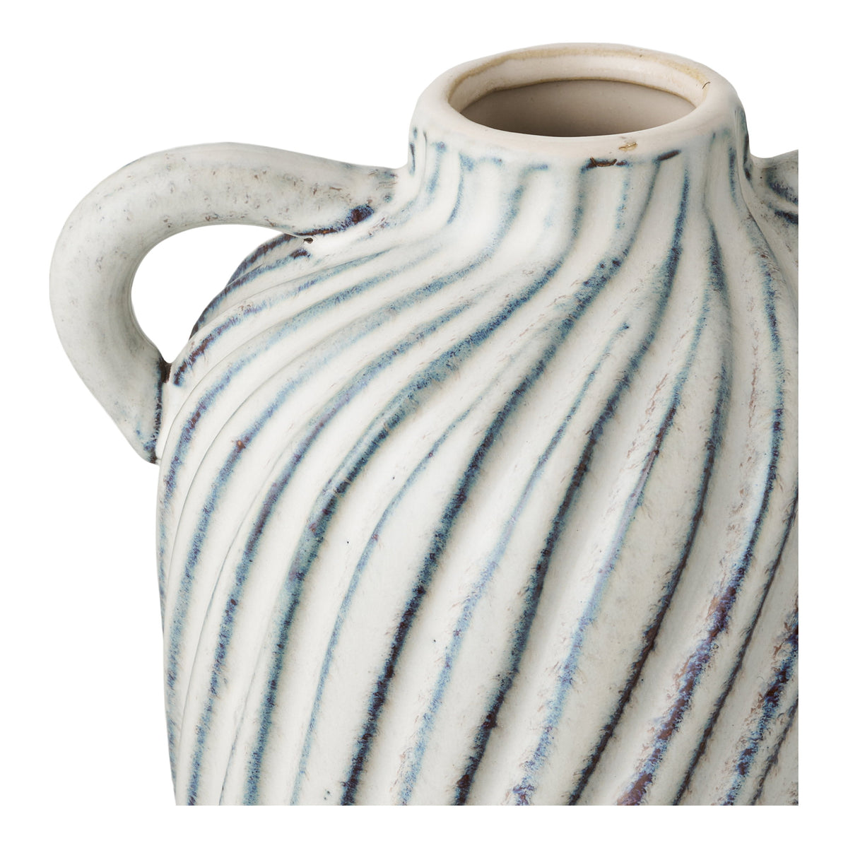 Détail du col et d'une anse du vase amphore avec l'émail bleu et brun dans les stries