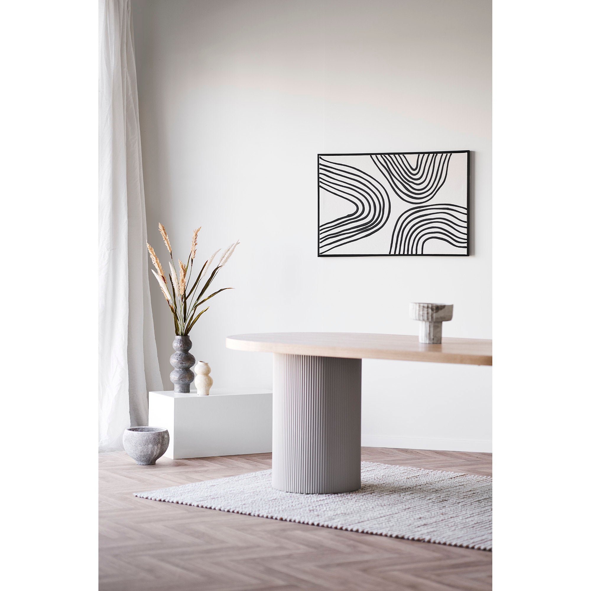 Vase céramique beige craquelé salle à manger table ovale bois miroir arche