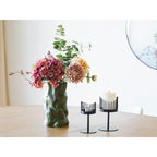Vase céramique vert olive froissé avec hortensias dahlias table bois salon
