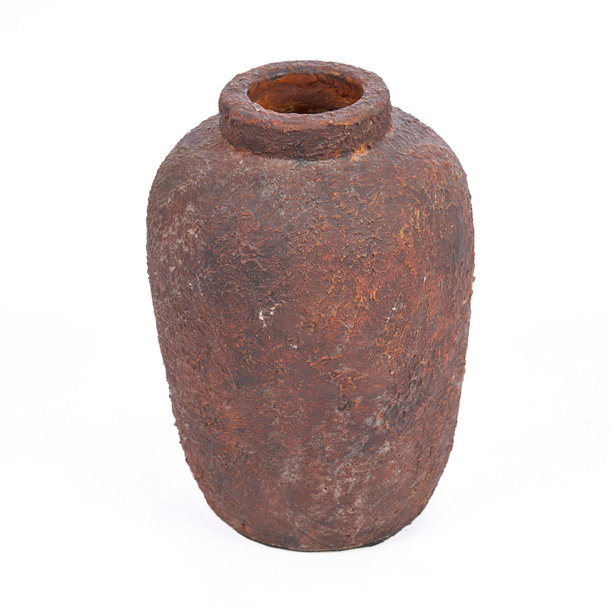 Vase Clay Echo en terre cuite bordeaux vu de trois quarts avec son col court