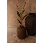 Vase Clay Echo en terre cuite naturelle 40 cm en situation