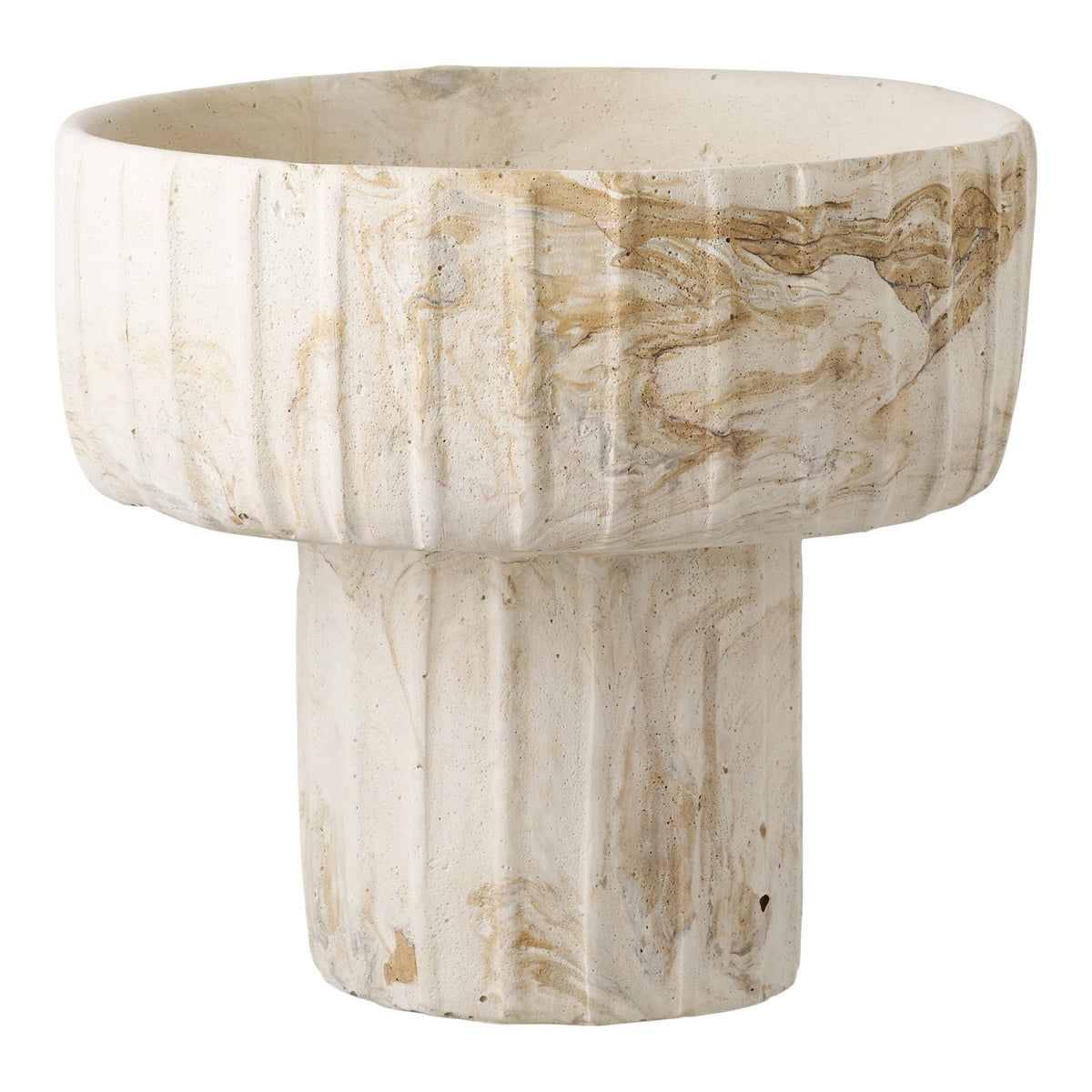 Vase coupe sur pied en ciment vu de face avec ses cannelures verticales et ses veines brunes