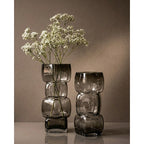 Vase Cubes en verre recyclé gris 30 cm en situation
