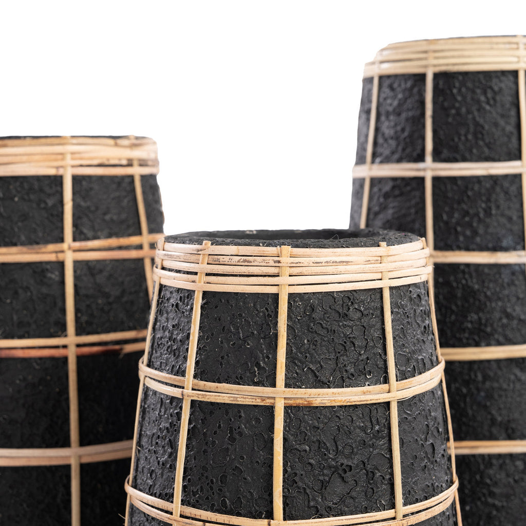 Vase Cutie en terre cuite noire et raphia 26 cm, vue 6