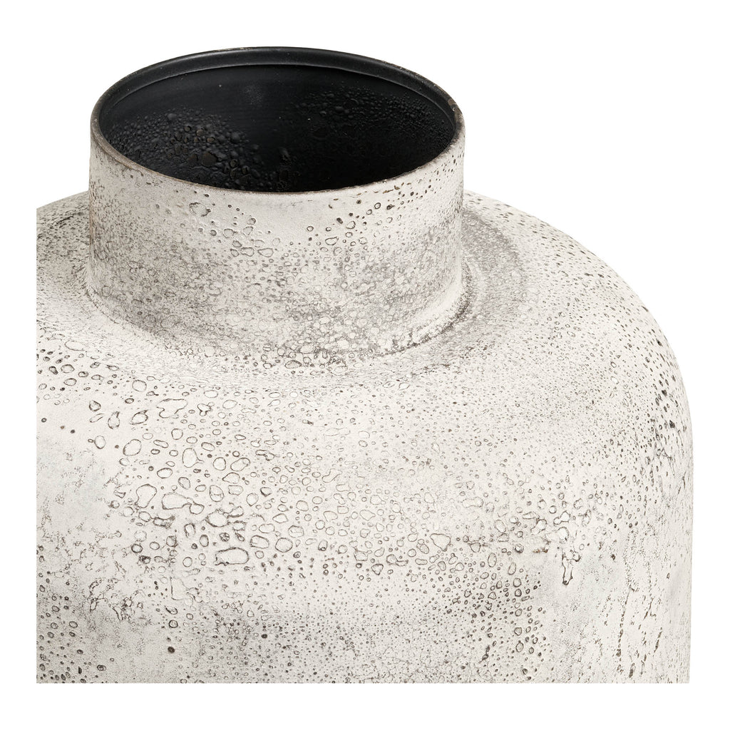 Détail col cylindrique vase Hou métal beige antique alvéolé intérieur laqué noir mat