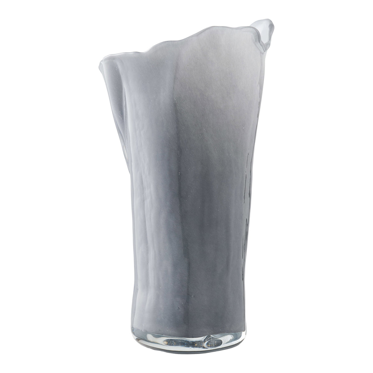 Vase drapé en verre soufflé gris et blanc vu de profil avec son fond en verre clair