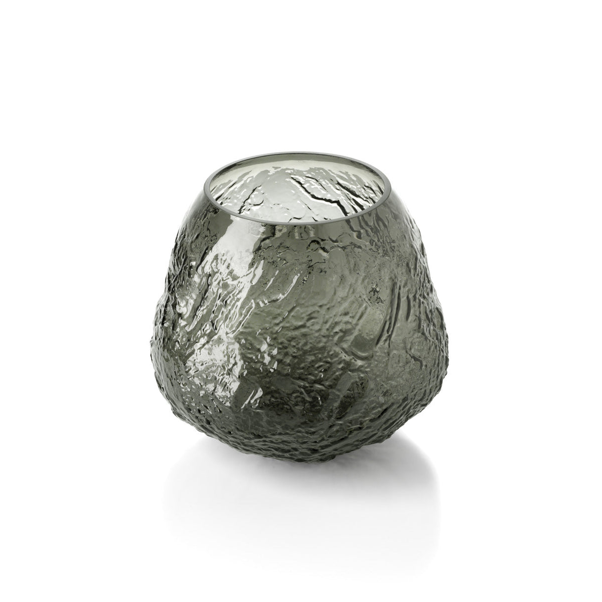 Vase Earth Crater en verre fumé gris vu de trois quarts avec sa large ouverture et sa lèvre lisse