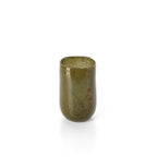 Vase Forest en verre vert olive 22 cm en situation