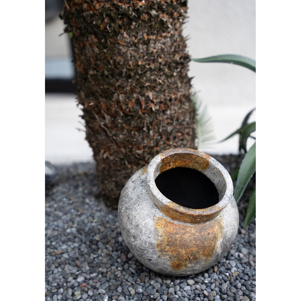 Vase Funky en terre cuite grise 25 cm en situation
