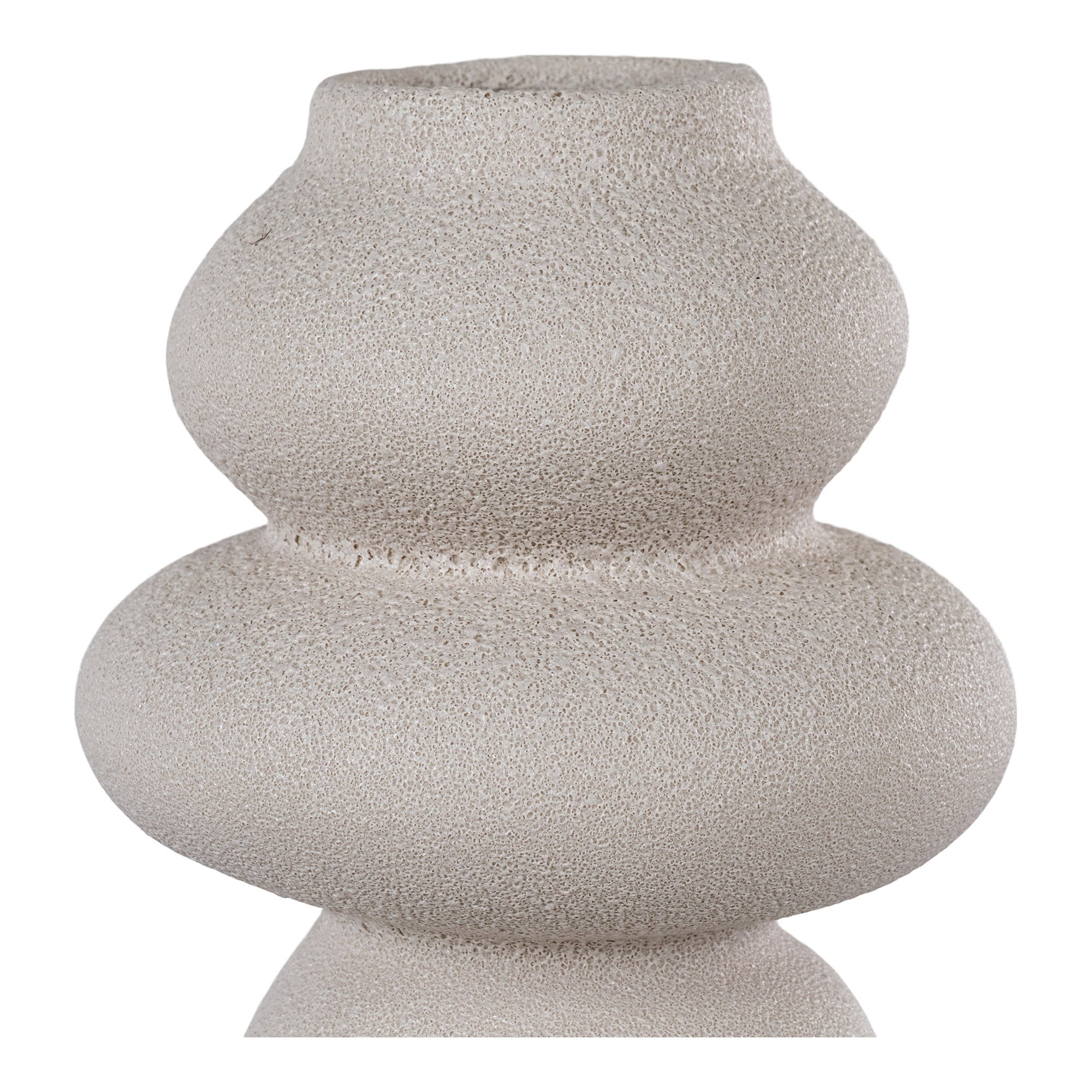 Détail texture sablée grain fin volcanique vase grès beige mat totem céramique