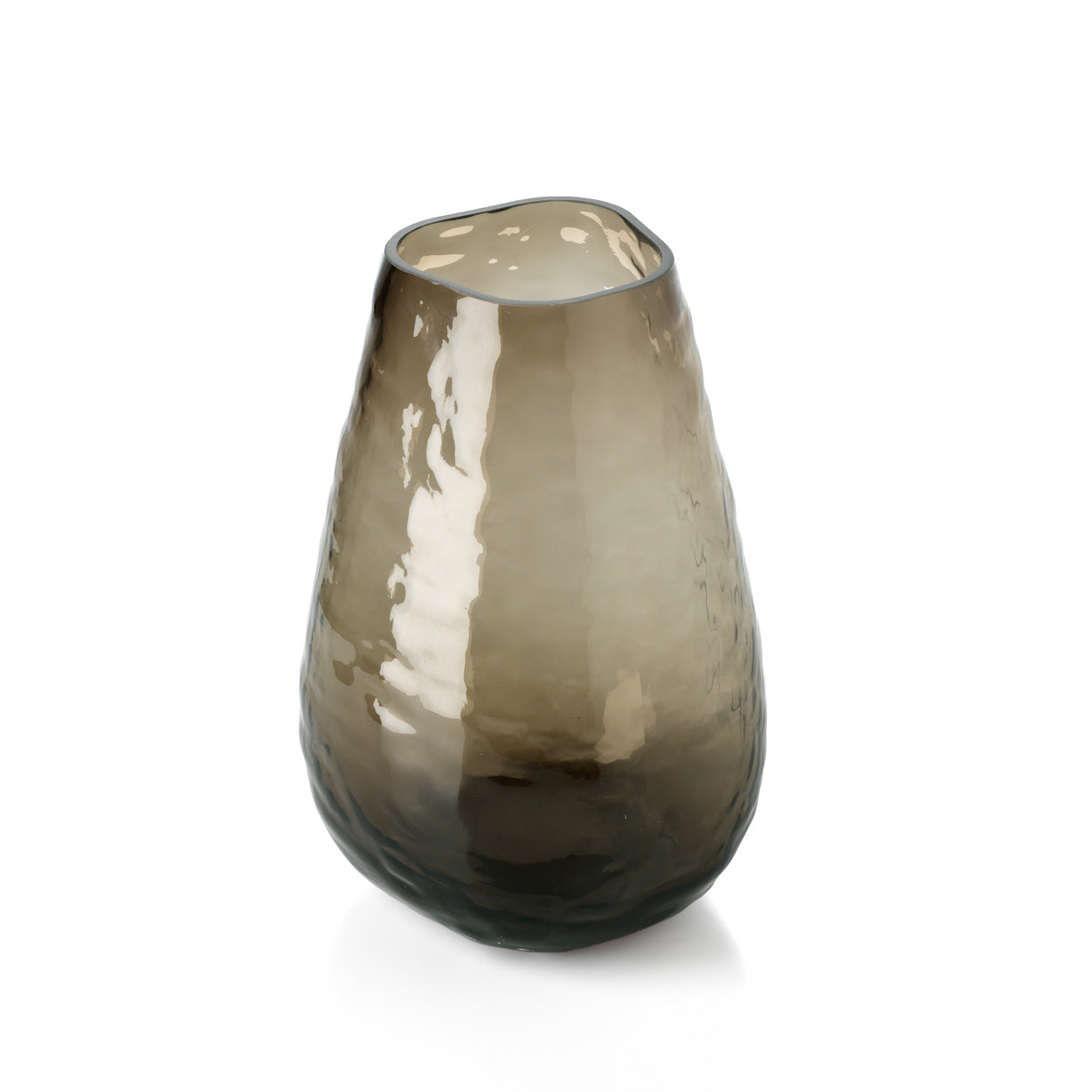 Vase Organic Shape en verre recyclé brun fumé 26 cm en situation