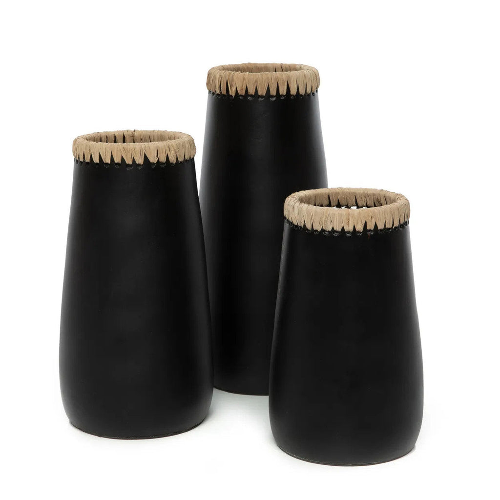 Vase Sneaky en terre cuite noire et raphia 26 cm, vue 4