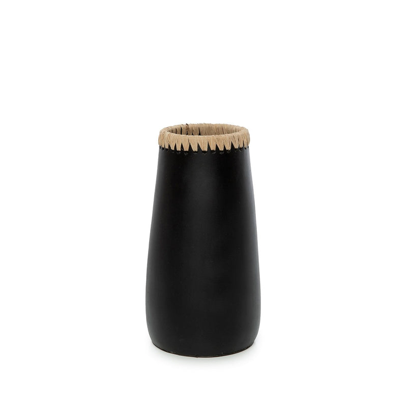 Dimensions Vase Sneaky en terre cuite noire et raphia 26 cm